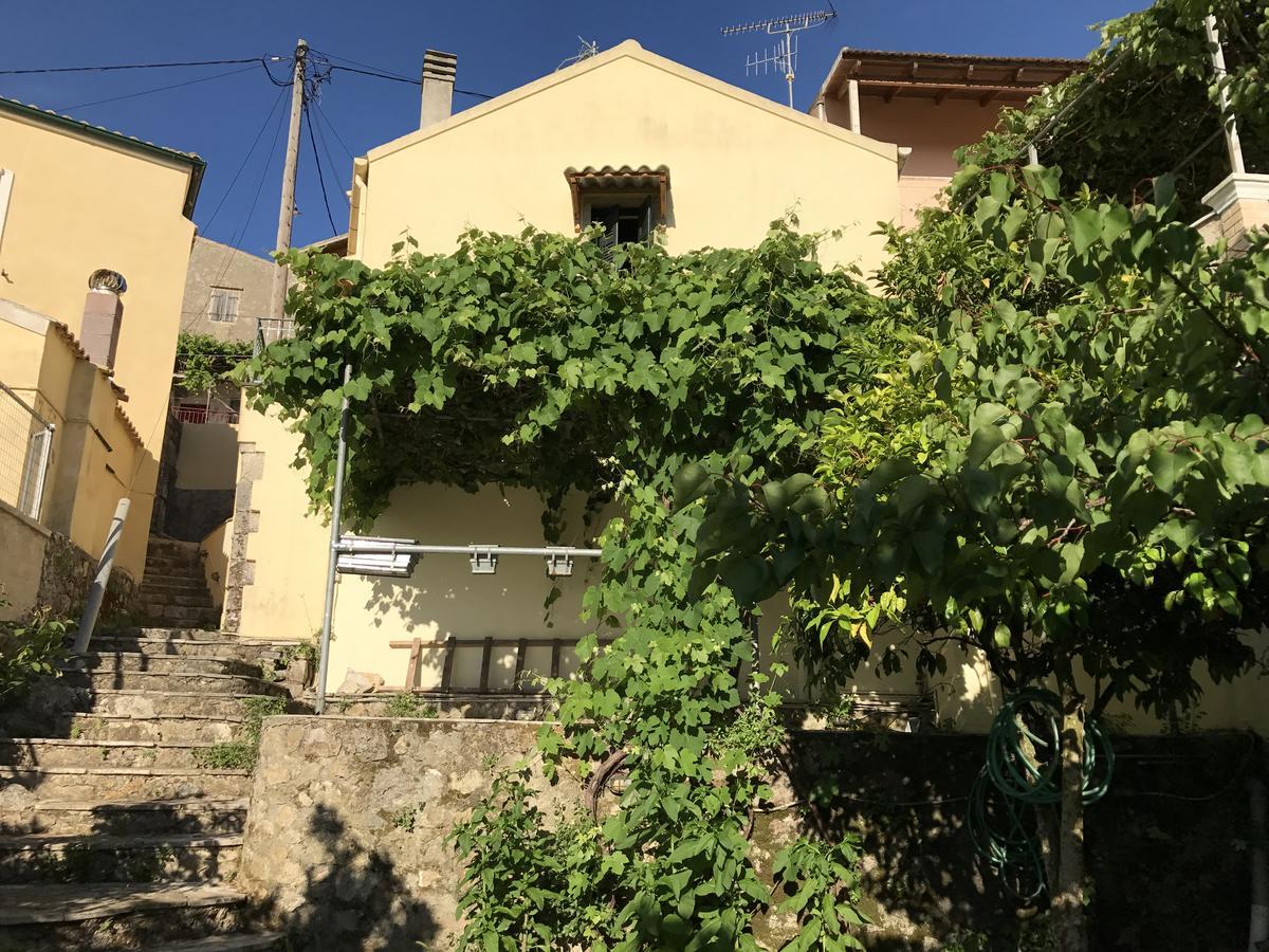 Εξοχικό σπίτι Old Traditional House In Village Βαρυπατάδες